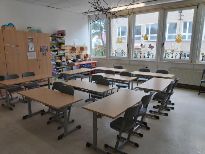 2020.03_leereklassenzimmer2.jpg